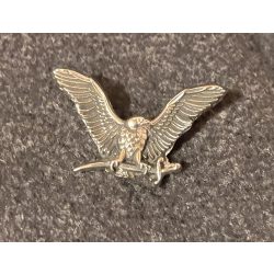 Harci turul ezüst kitűző