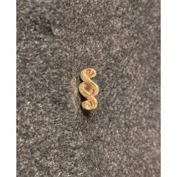 Jogi paragrafus kitűző