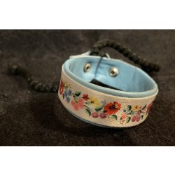 Kalocsai mintás bőr karkötő (világoskék) 